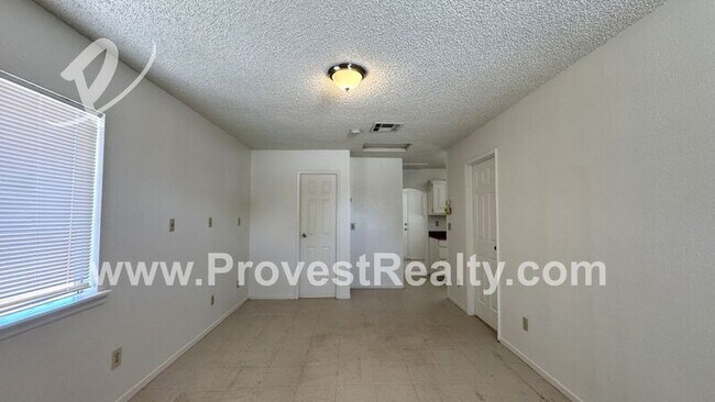 Foto del edificio - 13193 Begonia Rd