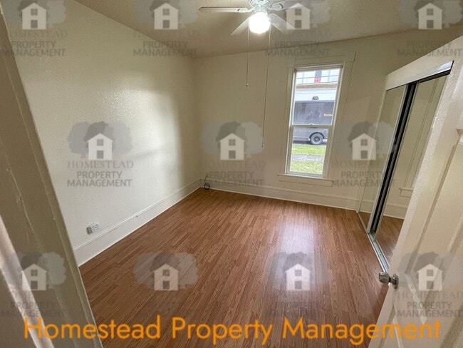 Building Photo - 321