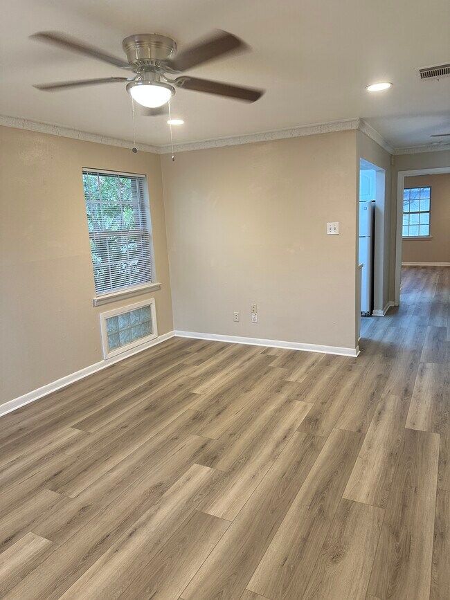 Sala de estar - 5718 Penrose Ave