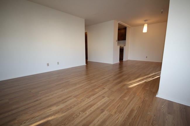 Building Photo - 1099 Noe St