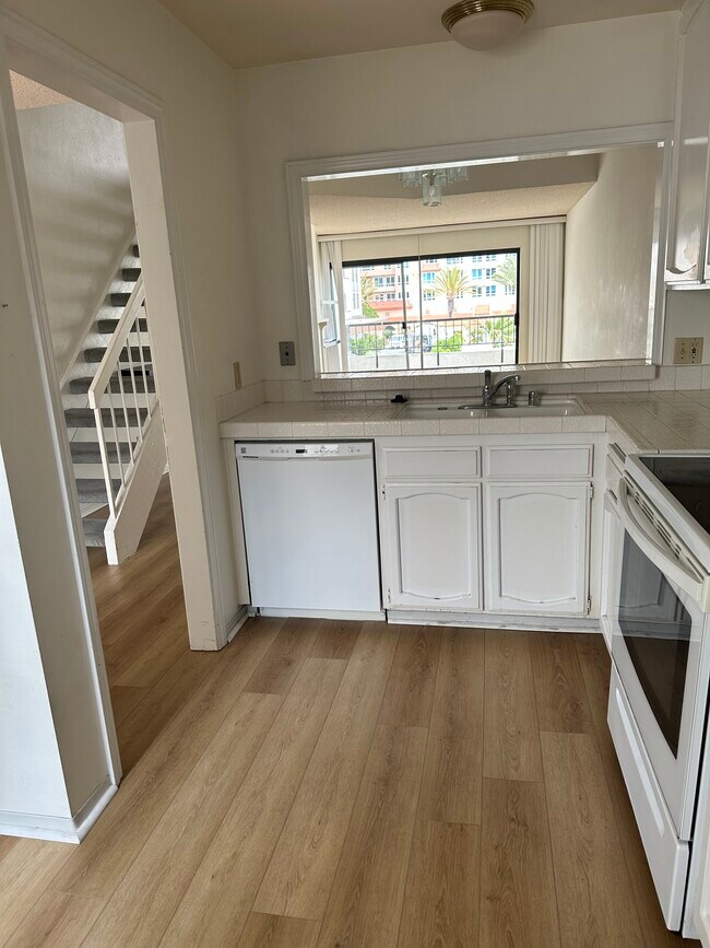 Building Photo - 3525 Lebon Dr