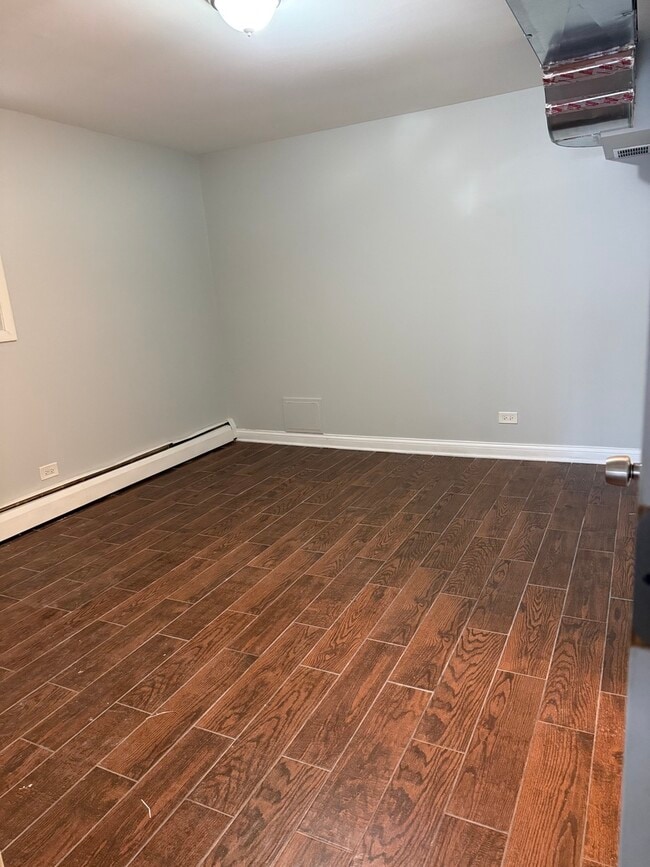 Foto del edificio - 1648 N McVicker Ave