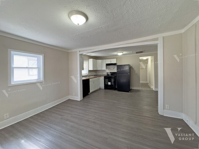 Building Photo - Charming 3-Bedroom, 1-Bathroom House in We...