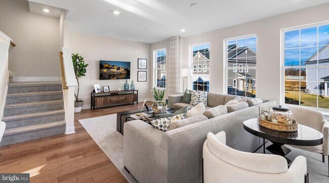 Foto del edificio - 216 Red Leaf Ln