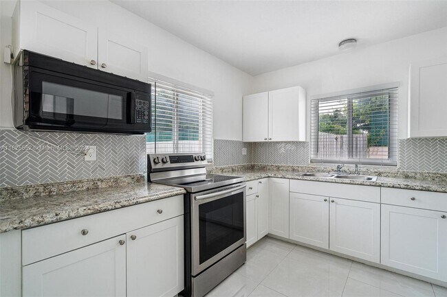 Foto del edificio - 1410 NE 108th St