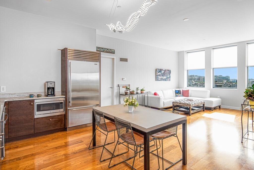 Primary Photo - 285 Columbus Ave