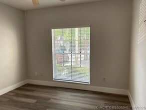 Building Photo - 651 S Swinton Ave