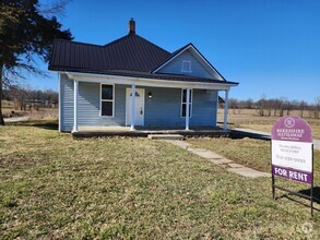 Building Photo - 10992 500