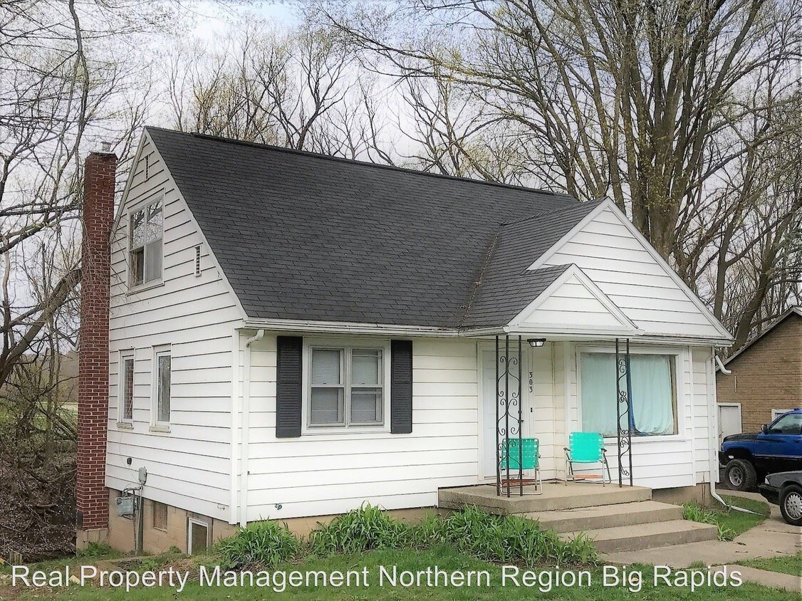 Primary Photo - 303 Hemlock St