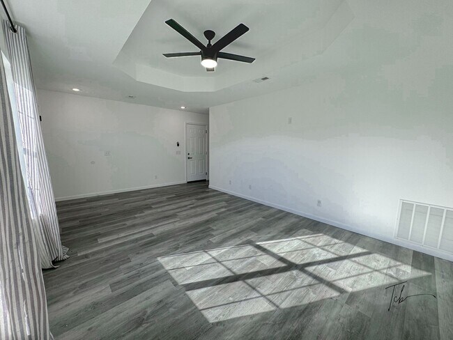 Building Photo - Available Now! 3 Bedroom, 2 Bathroom in Prime Bentonville Location, w/ Garage and Fenced-in Backy...