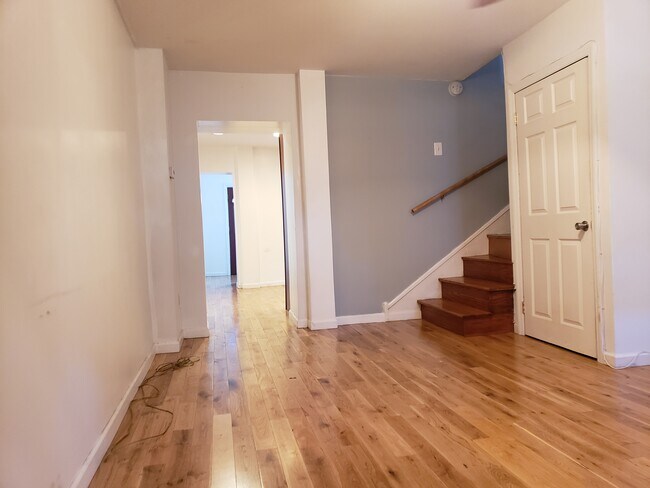 Building Photo - 373 Martin St