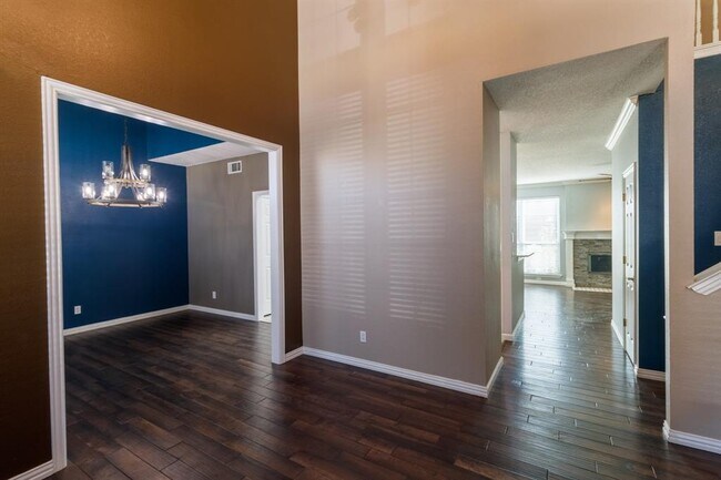 Building Photo - 1109 San Saba Dr