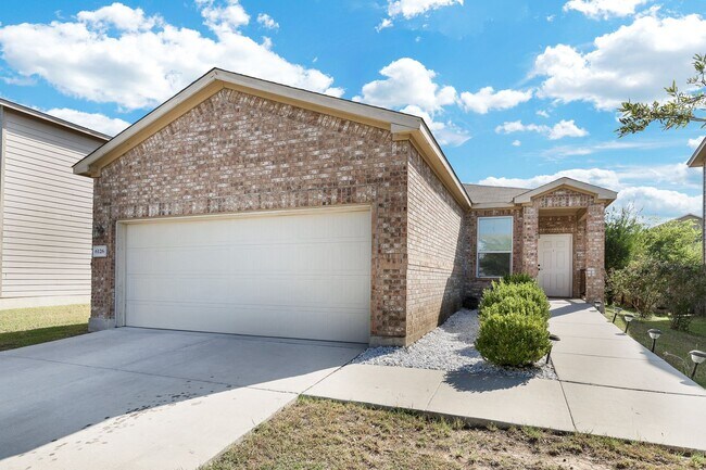 Foto del edificio - ***APPLICATION CURRENTLY UNDER REVIEW***Luxurious Move-In Ready Home with Versatile Living Spaces