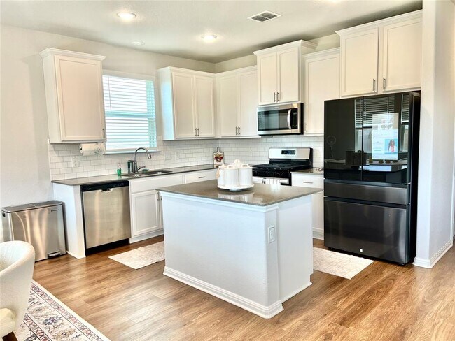 Foto del edificio - 6554 Marsh Ln