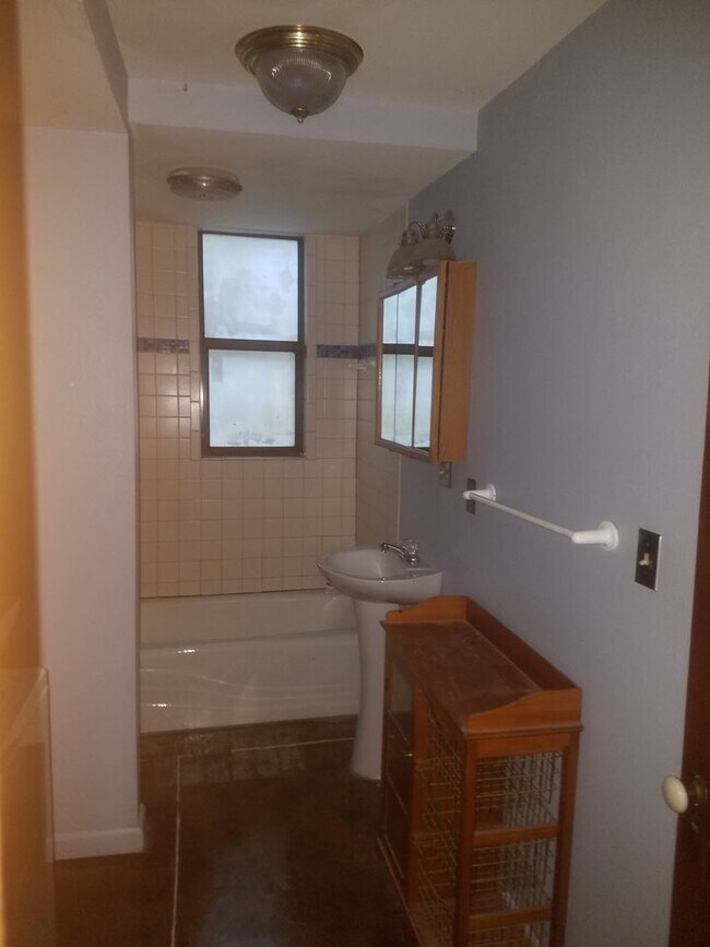 bath - 105 S West Ave