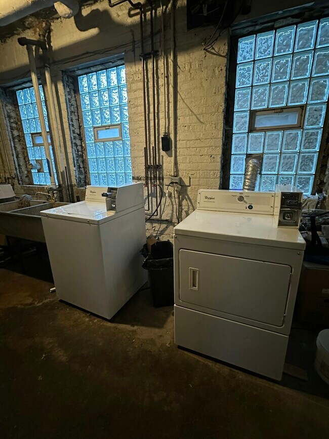 Foto del edificio - 1413 Dobson St