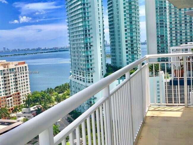 Foto del edificio - 275 NE 18th St