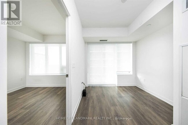 Photo du bâtiment - 99-999 Broadway Ave