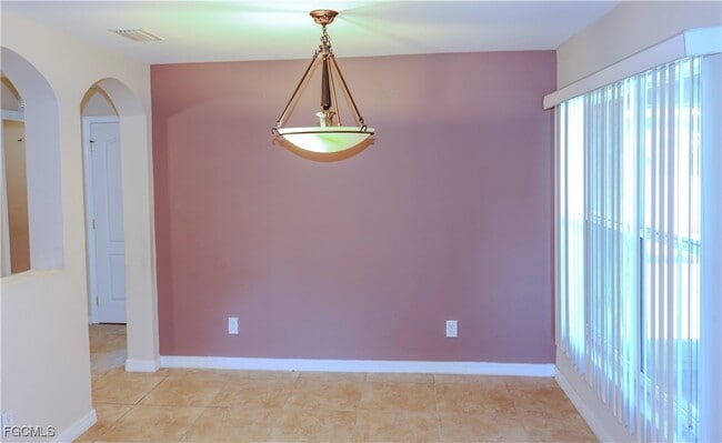 Building Photo - 317 NE 10th Terrace