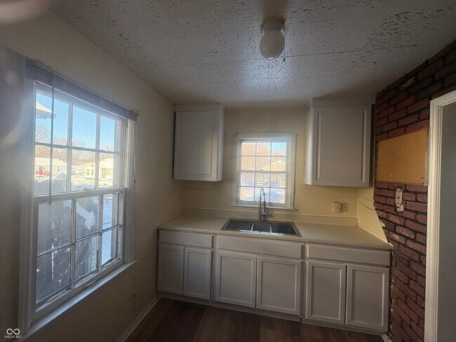 Foto del edificio - 3448 Kinnear Ave