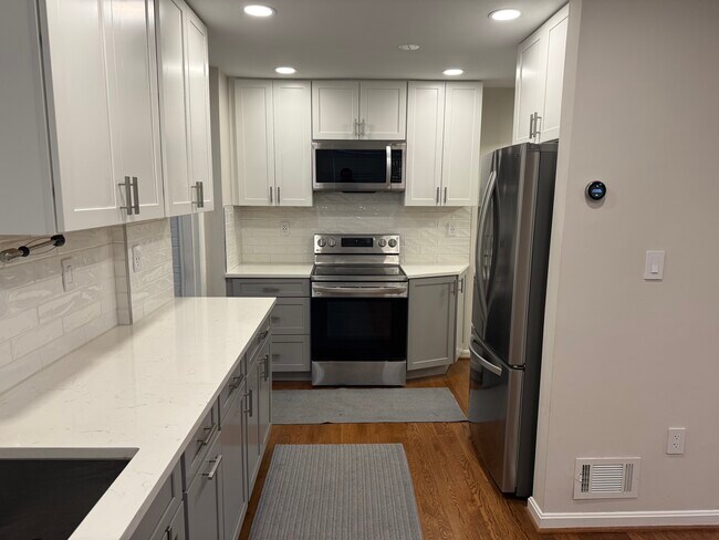 Building Photo - 2321 Riverview Terrace