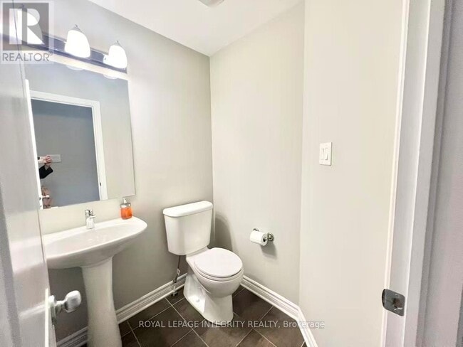 Building Photo - 518 Paine Ave