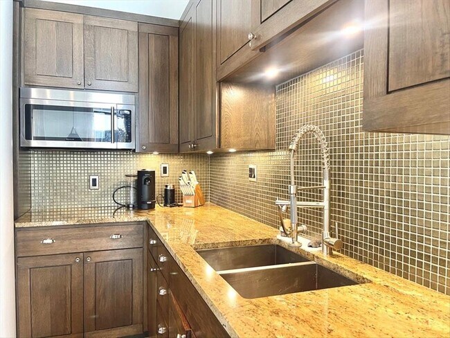 Foto del edificio - 311 W 5th St