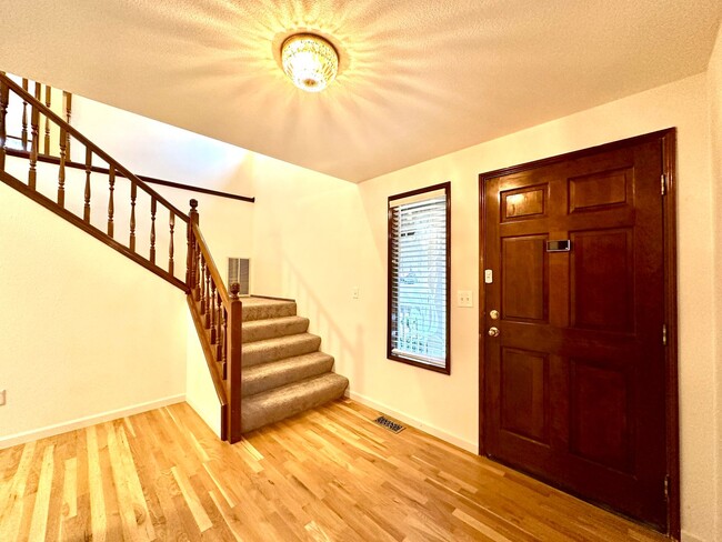 Foto del edificio - 4bd/2.5ba Renton Home