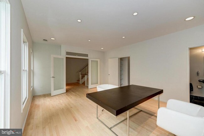 Foto del edificio - 1206 N Johnson St