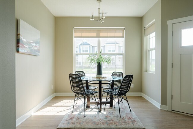 Foto del edificio - Four Grand Brownstone Townhomes - Interior Unit