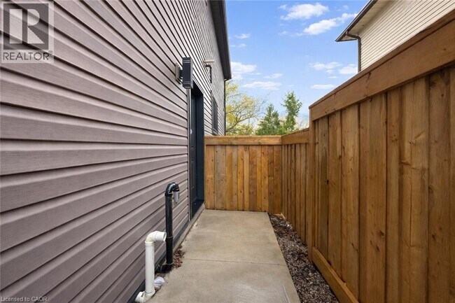 Photo du bâtiment - 18 Stanley Ave