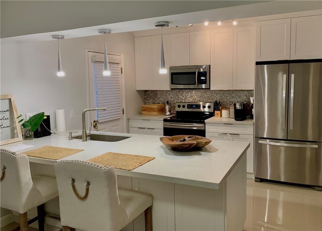 Foto principal - 8568 NW 8th St