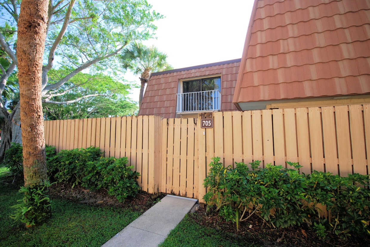 Primary Photo - 705 Mill Valley Pl