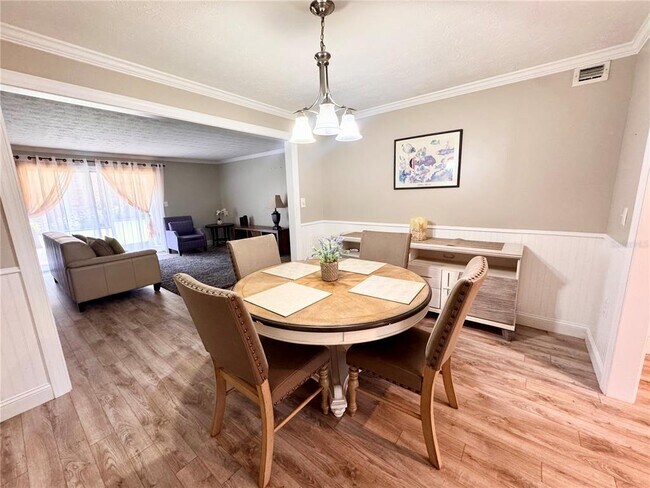 Foto del edificio - 4318 Lake Underhill Rd