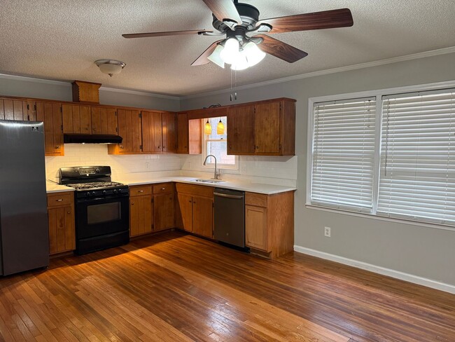 Building Photo - 3 Bed 2 Bath Home in Lee County for Rent