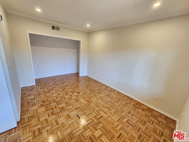 Foto del edificio - 6342 Morse Ave