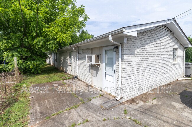 Foto del edificio - 1046 McArthur Rd