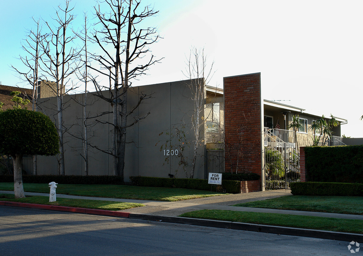 Primary Photo - 1200 Rutland Rd