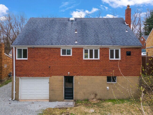 Building Photo - FULLY UPDATED 3 BEDROOM!! AVAILABLE NOW!!