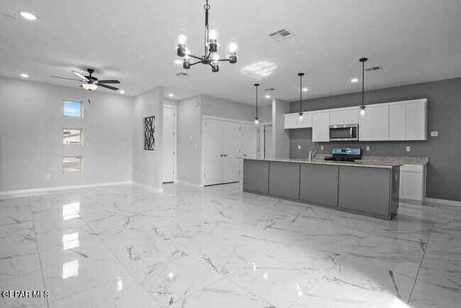 Building Photo - 11498 Summer Dr