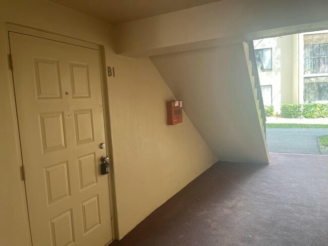 Building Photo - 209 Foxtail Dr