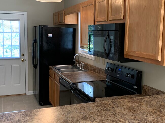 Kitchen - 4104 Fraternity Ct