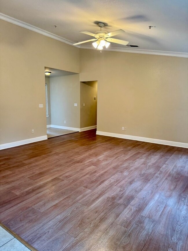 Building Photo - 4924 N Thorne Ave