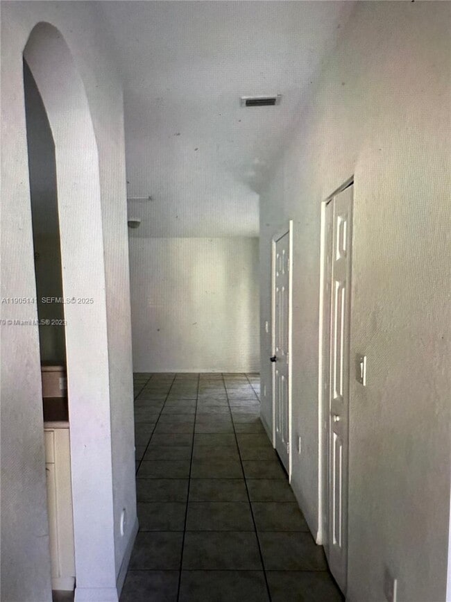 Foto del edificio - 4932 SW 140th Ter