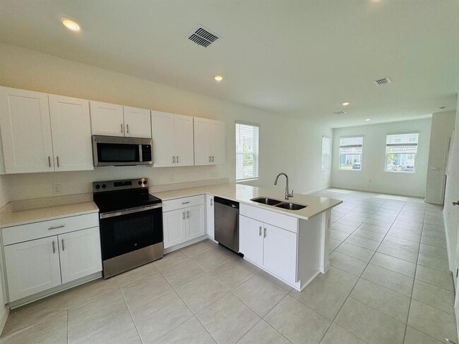 Building Photo - 3140 Skyline Lp