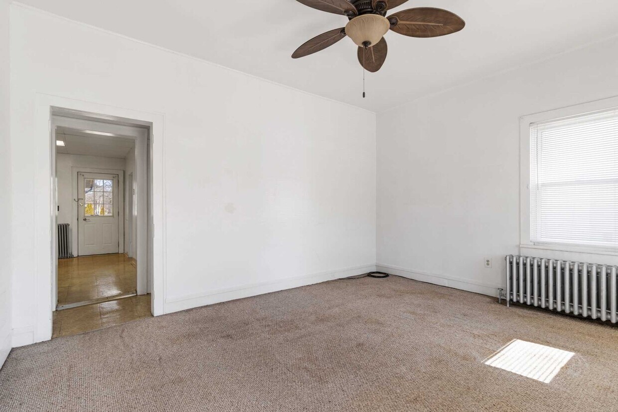 17 Franklindale Ave, Wappingers Falls, NY 12590 Room for Rent in