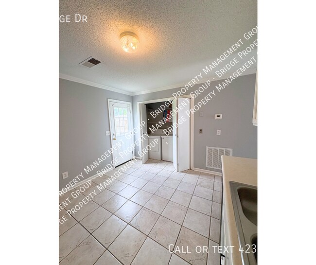 Foto del edificio - 3455 Hedge Drive Northeast