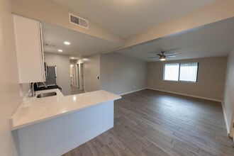 Building Photo - 6637 E Earll Dr