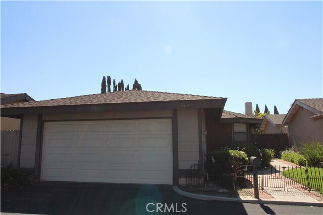 Foto del edificio - 1127 Cabrillo Park Dr