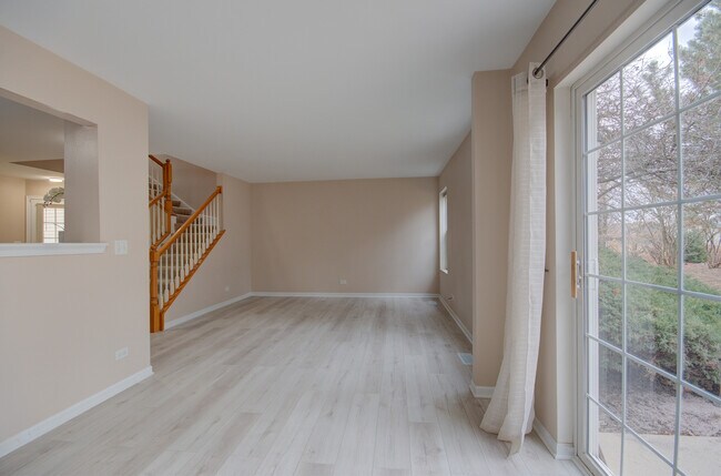 Foto del edificio - 2421 Stoughton Cir